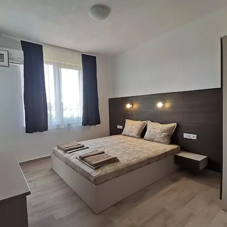 дъбрава Guest house Sinemoretz