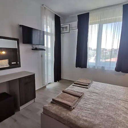 дъбрава Guest house Sinemoretz