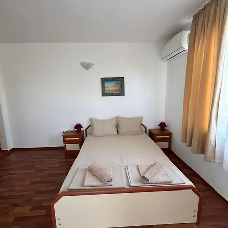 дъбрава Guest house Sinemoretz