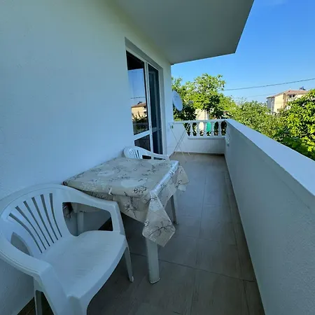 дъбрава Guest house Sinemoretz