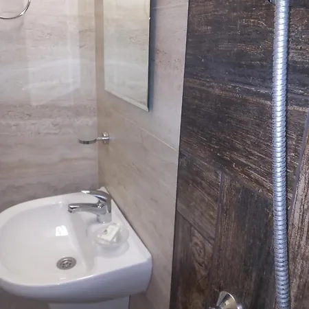 дъбрава Guest house Sinemoretz