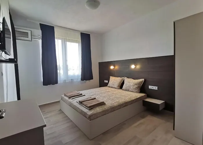 дъбрава Guest house Sinemoretz