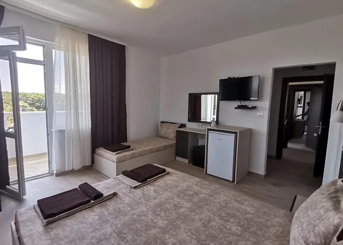 дъбрава Guest house Sinemoretz